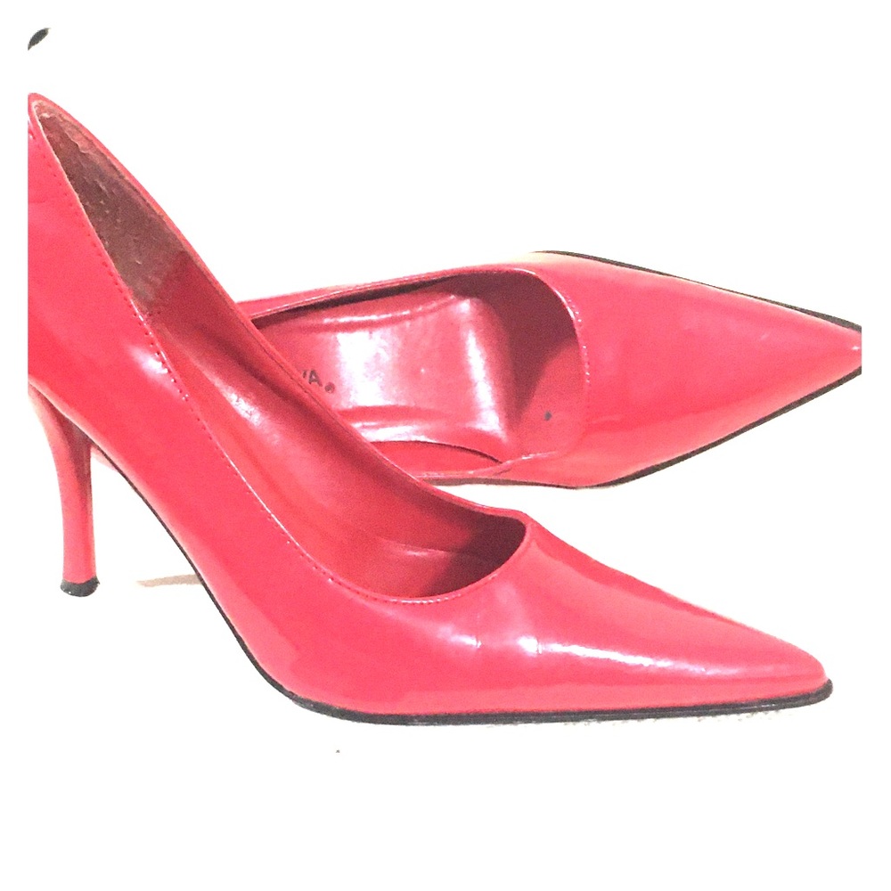 Red‎ pointy toe Patent leather pumps